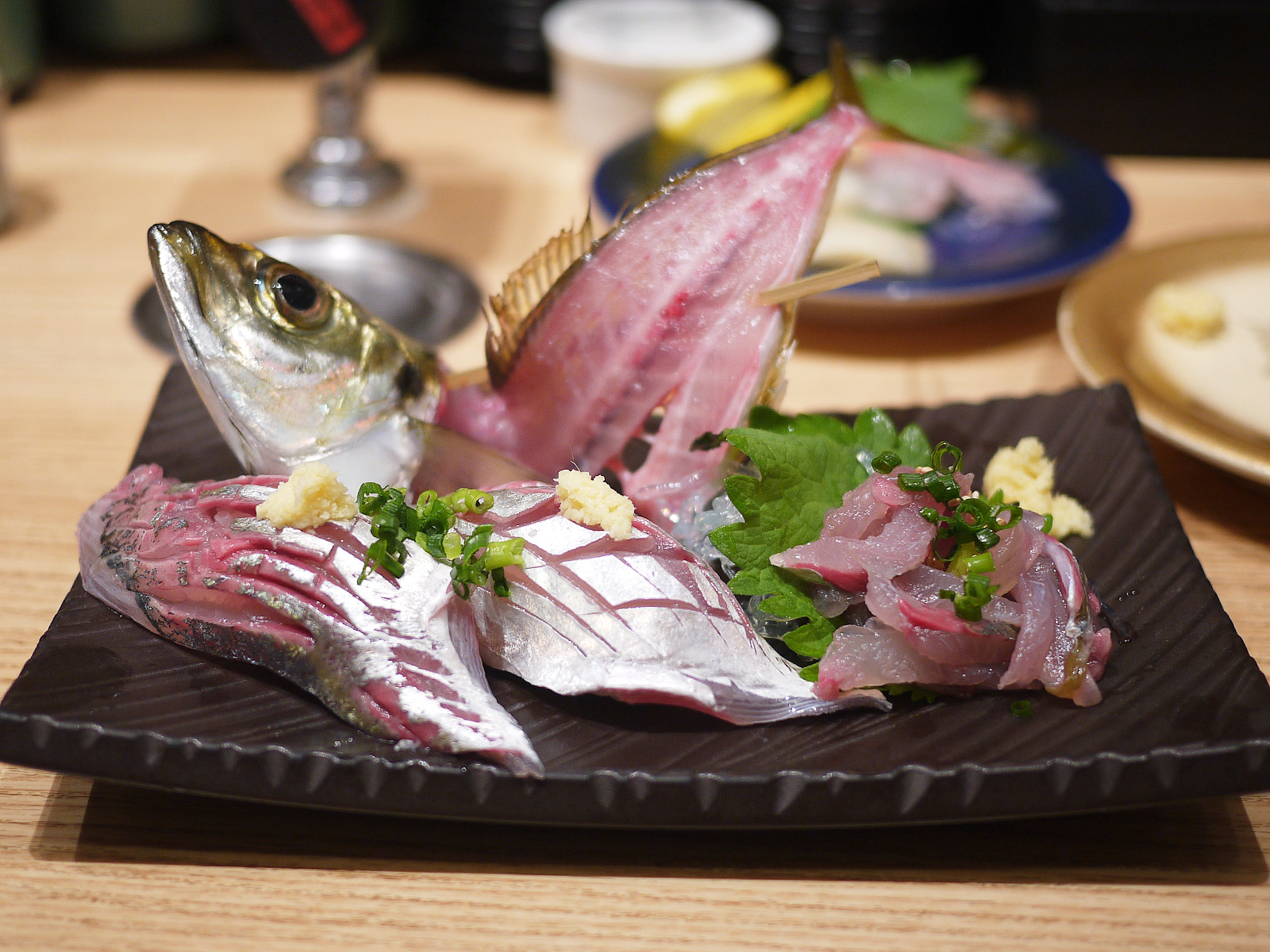 深海魚水族館の目の前で深海魚を食べられる回転寿司「活けいけ丸」＠沼津港
