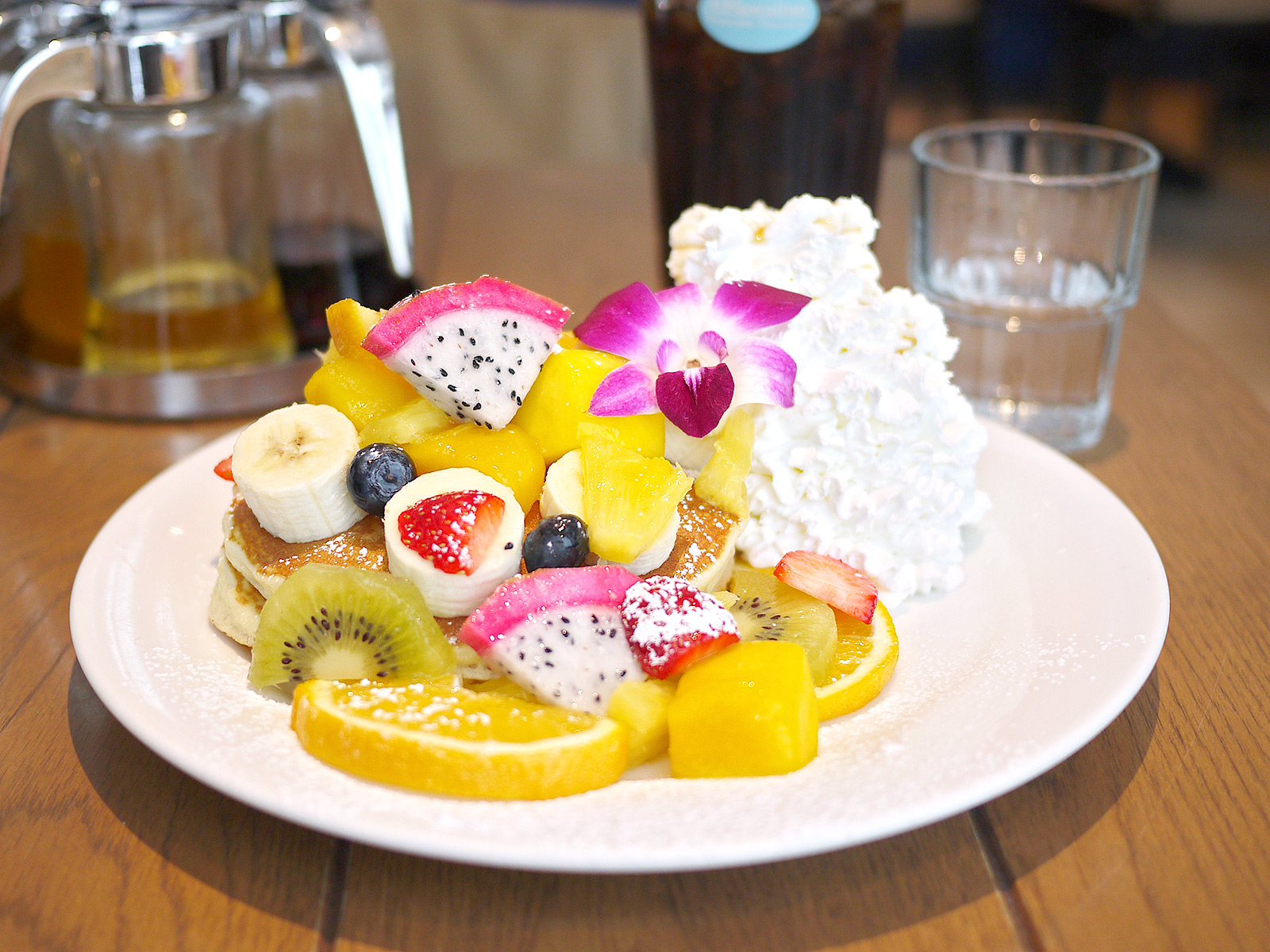 フルーツとクリームたっぷり！甘さ控えめが嬉しい「Hawaiian Pancake Factory(ハワイアンパンケーキファクトリー)」＠新宿