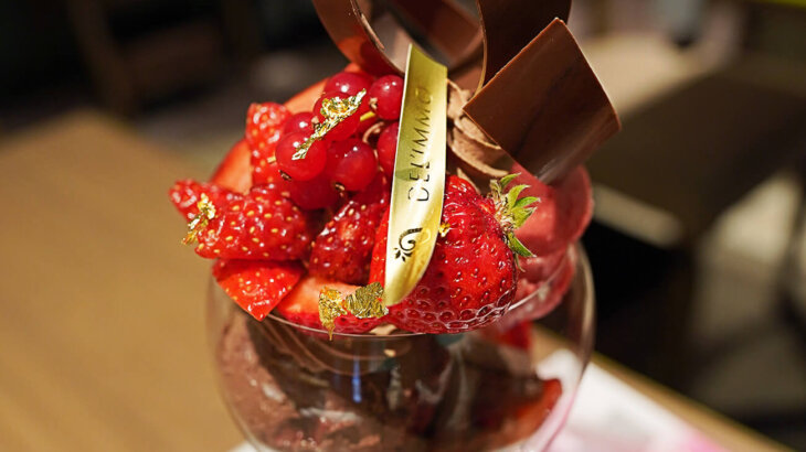 ショコラティエが創る！【DEL’IMMO】の苺×チョコの芸術的なパフェ＠大丸東京