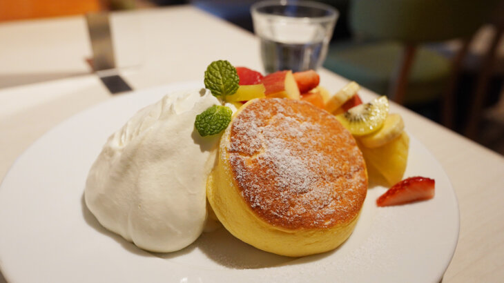 【幸せのパンケーキ】ふわふわ＆たっぷりフルーツのパンケーキ＠渋谷