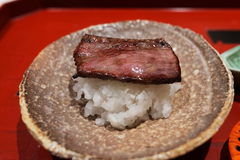 鴨ゆき｜玉鋼で焼く「銀の鴨」を味わう鴨料理専門店＠東京・新富町