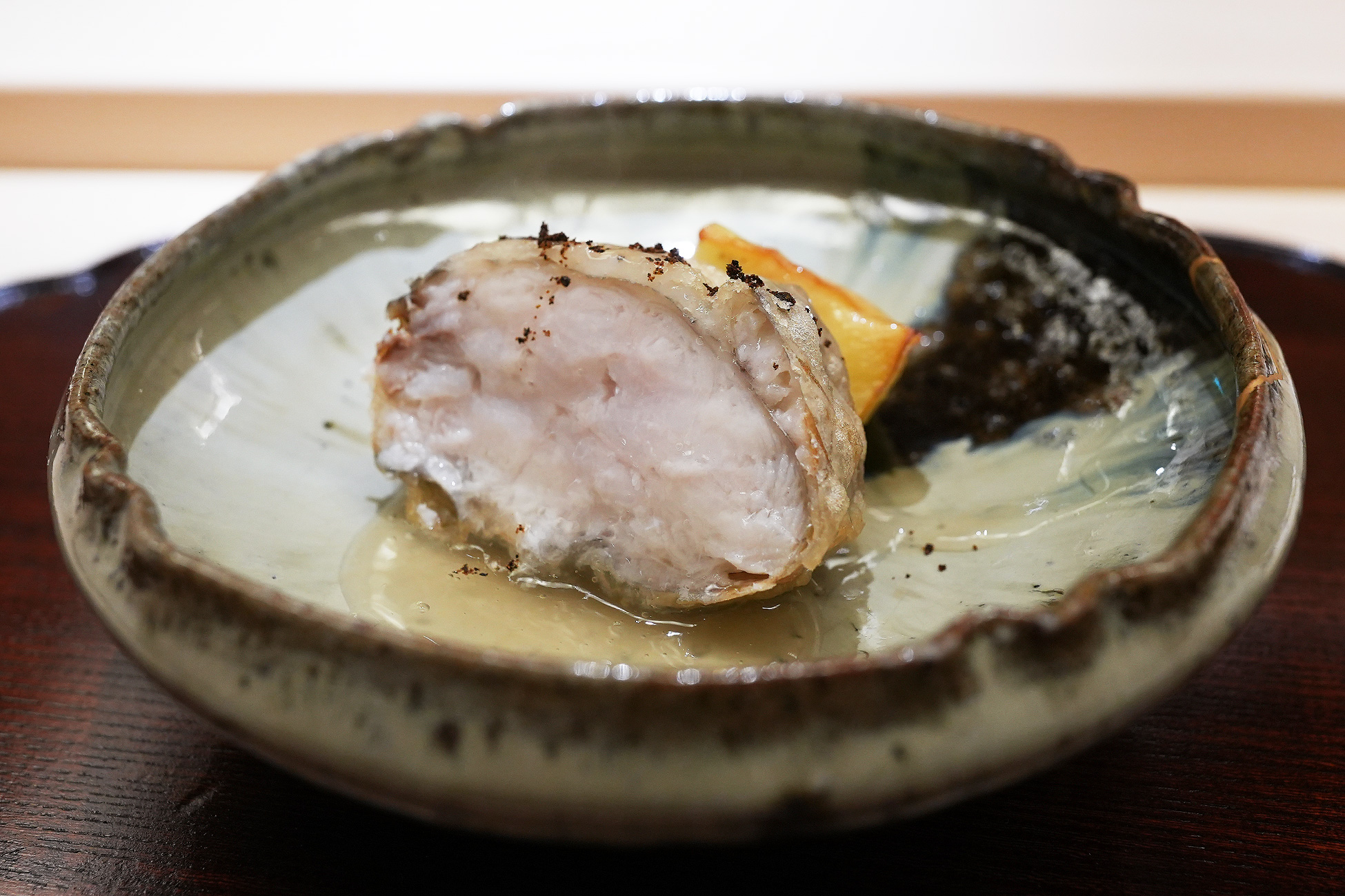 くるりと巻いて焼いた太刀魚と、こんがり焼いた賀茂茄子